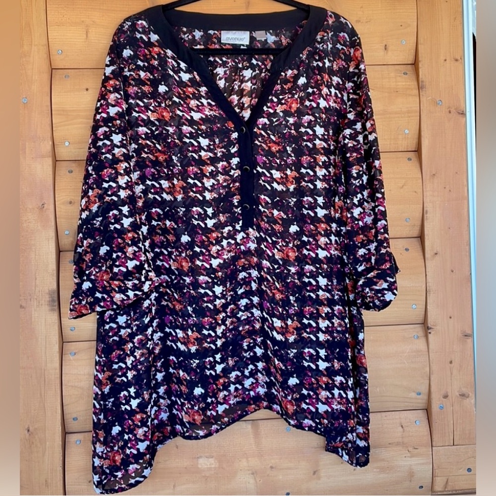 Avenue Semi-Sheer Colorful Tunic with Tab Sleeves. Plus size 18/20. EUC - Picture 3 of 8